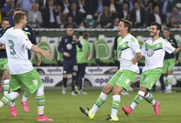 Người Bayern nói gì về bàn thắng của 'thánh' Bendtner?