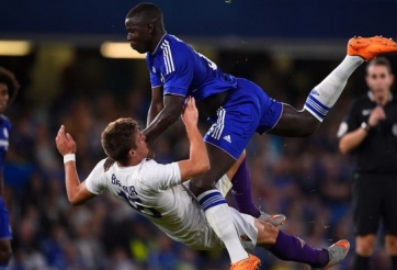VIDEO: Pha bạo lực kinh hoàng của sao trẻ Chelsea ở IC Cup