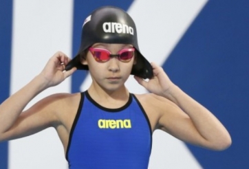 VIDEO: Cô bé 10 tuổi làm dậy sóng Giải vô địch bơi thế giới