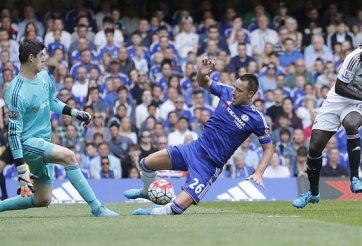 Courtois dính thẻ đỏ, Chelsea mất điểm đáng tiếc