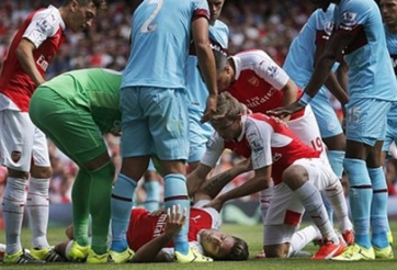 Arsenal xác nhận chấn thương của Giroud