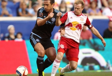 VIDEO: Lampard bị đối phương xỏ háng và kiến tạo thành bàn ở MLS