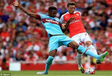 VIDEO: Reece Oxford - Cầu thủ 16 tuổi khiến Ozil 'mất tích' trong trận West Ham vs Arsenal