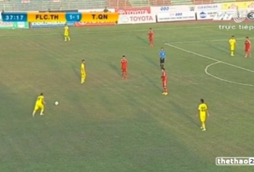 VIDEO: Lê Quốc Phương lập siêu phẩm sút phạt khi vừa vào sân thay người