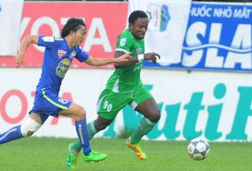 VIDEO: Tuấn Anh thi đấu ấn tượng trong lần đầu sắm vai trung vệ HAGL