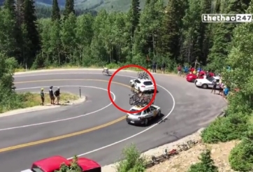 VIDEO: Cua-rơ bất tỉnh sau khi đâm thẳng vào ôtô trên đường đua