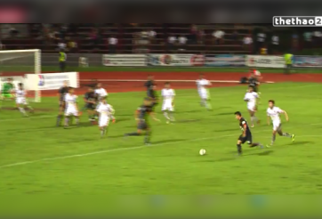 VIDEO: Pha ghi bàn với quỹ đạo không tưởng của cầu thủ Thái Lan