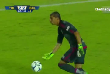 VIDEO: Tình huống thủ môn đi bóng tới gần giữa sân và kiến tạo tuyệt đẹp ở Mexico