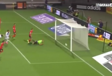 VIDEO: Pha bóng xui xẻo khó tin ở vòng đấu mở màn giải VĐQG Pháp