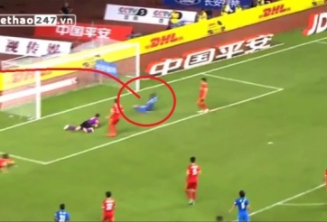 VIDEO: Ban bật như Barca rồi đệm bóng ra ngoài ở khoảng cách 2m