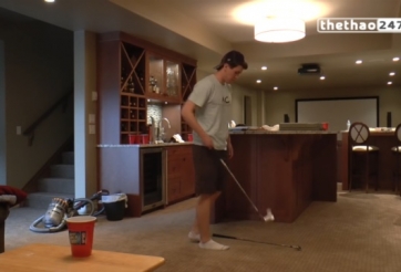 VIDEO: Cao thủ dùng gậy chơi golf tâng bóng vào cốc
