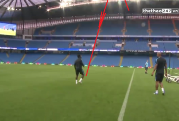 VIDEO: Sao Man City tái hiện pha đỡ bóng dính như nam châm của Ronaldinho