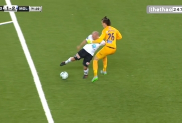 VIDEO: Tình huống mắc lỗi ngớ ngẩn của thủ môn tại giải Na Uy