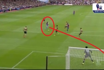 VIDEO: Cú sút căng như kẻ chỉ khiến Petr Cech vào lưới nhặt bóng