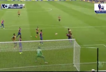 VIDEO: Delaney phản lưới nhà sau pha đánh đầu rất căng của Sanchez