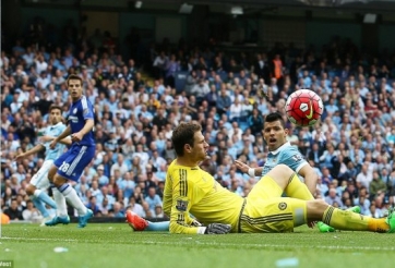 VIDEO: Những pha hỏng ăn đáng tiếc của Aguero trong trận đấu với Chelsea