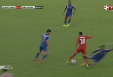 VIDEO: Pha vào bóng triệt hạ đối phương của cầu thủ Quảng Ninh