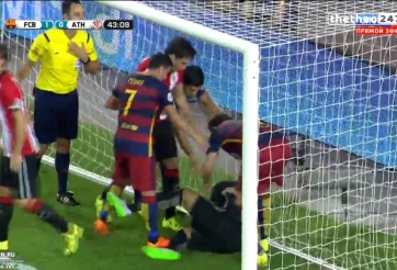 VIDEO: Cầu thủ Barcelona 'vật nhau' với thủ môn Bilbao sau bàn thắng của Messi