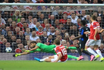 VIDEO: Bàn thua đầu tiên của MU khi trở lại đấu trường Champion League