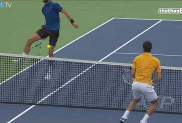 VIDEO: Cú tweener đẳng cấp của đối thủ khiến Djokovic ngỡ ngàng
