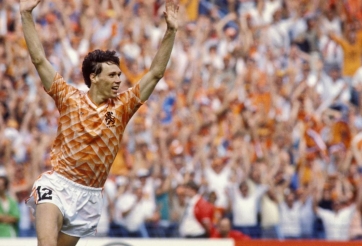 VIDEO: 'Người Hà Lan bay' Marco van Basten