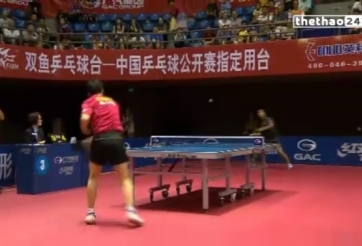 VIDEO: Màn biểu diễn 'đổi bên' cực ảo của 2 cao thủ bóng bàn