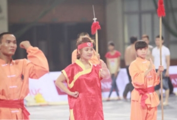 VIDEO: Tròn mắt với màn biểu diễn nội công của nữ võ sĩ xinh đẹp