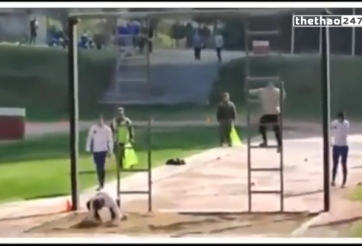 VIDEO: Màn chạy tiếp sức 'phiên bản quân đội' cực độc