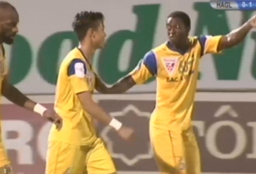 VIDEO: Sông Lam Nghệ An mở tỷ số trên chấm 11m