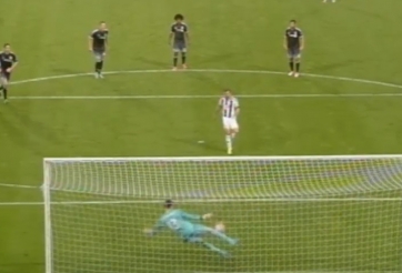VIDEO: Pha sút pen không thành công của cầu thủ West Brom
