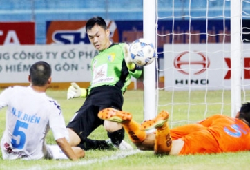 VIDEO: 2 pha cứu thua liên tiếp của thủ môn Hà Nội T&T