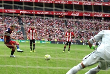 VIDEO: Tình huống Messi hỏng ăn trên chấm phạt đền