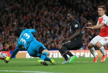 VIDEO: Hai pha cứu thua xuất thần của Petr Cech trước Liverpool