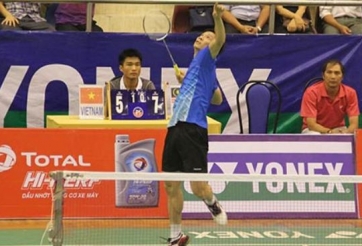 VIDEO: Tiến Minh khởi đầu suôn sẻ tại giải Cầu lông Quốc Tế Việt Nam Open 2015