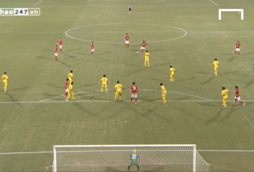 VIDEO: Pha đá phạt thành bàn từ khoảng cách gần 40m của cựu tiền vệ Tottenham