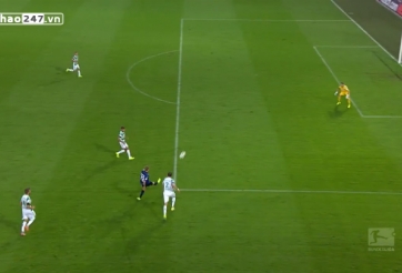 VIDEO: Pha lốp bóng ghi bàn bằng má ngoài đẳng cấp ở giải hạng 2 Đức