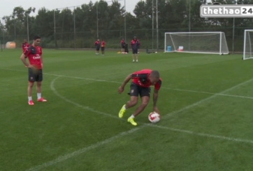 VIDEO: Sao Arsenal bắt chước kiểu sút pen xoay compa của Gareth Bale