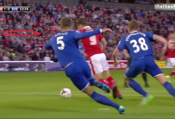 VIDEO: Muốn đến Chelsea, John Stones phá đám Everton lộ liễu ở Cúp Liên đoàn