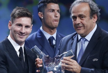 Vượt Ronaldo, Messi giành cú đúp giải thưởng của UEFA