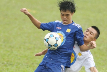 VIDEO: Pha xử lý kỹ thuật của Văn Toàn trong vòng vây cầu thủ Đồng Nai