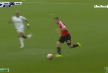 VIDEO: Luke Shaw tăng tốc từ giữa sân kiến tạo cho Mata ghi bàn