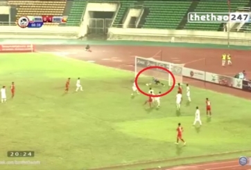 VIDEO: Hai pha cứu thua liên tiếp của thủ môn Thanh Tuấn cho U19 Việt Nam
