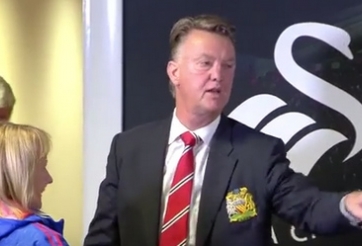 Fan M.U tức giận đòi sa thải Van Gaal