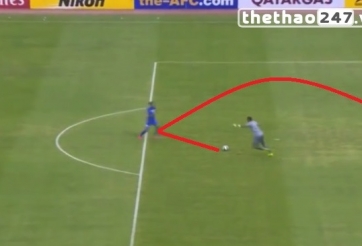 VIDEO: Sai lầm của thủ môn giúp đối phương ghi bàn