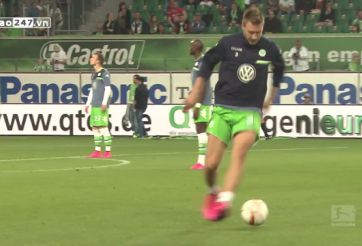 VIDEO: Fan nữ phát cuồng với màn khởi động của 'Lord Bendtner'