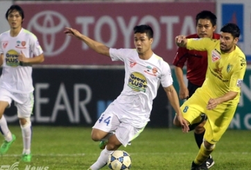 VIDEO: Màn trình diễn ấn tượng của Công Phượng trước Hà Nội T&T