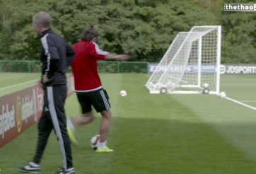 VIDEO: Gareth Bale trổ tài ghi bàn từ góc sút không tưởng