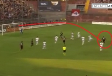 VIDEO: Balotelli lập siêu phẩm sút xa trong ngày tái xuất AC Milan