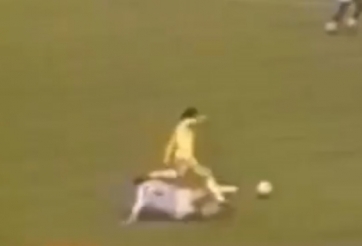 VIDEO: Pha xoạc bóng triệt hạ đối phương của Eric Cantona khi còn trẻ