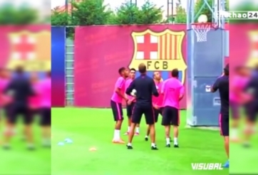 VIDEO: Messi và Neymar trổ tài chơi bóng rổ bằng đầu